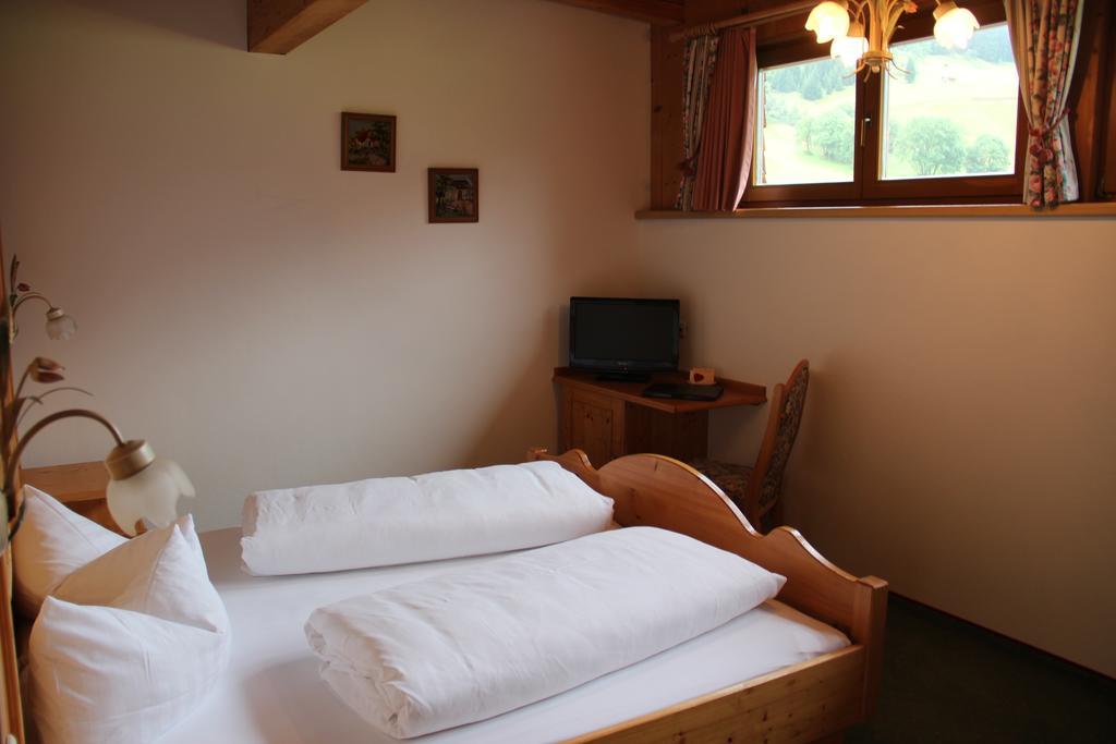 Hotel Winklerhof Holzgau Room photo