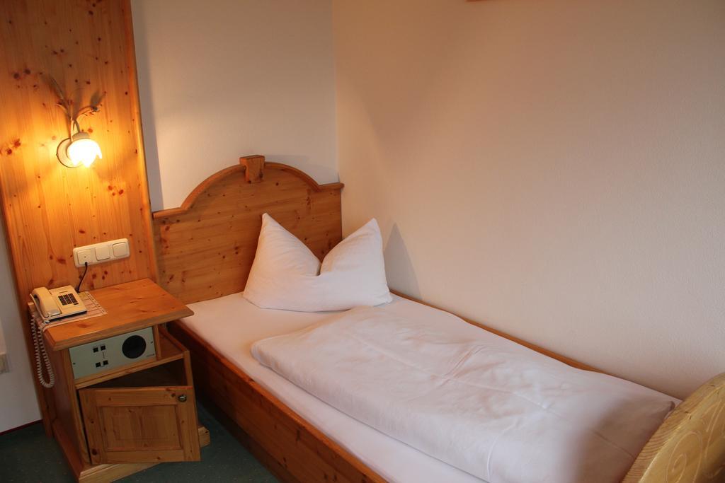 Hotel Winklerhof Holzgau Room photo