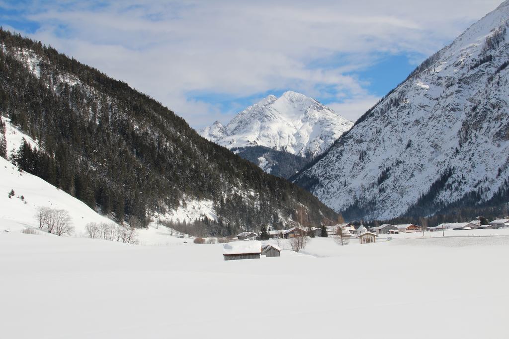 Hotel Winklerhof Holzgau Exterior photo